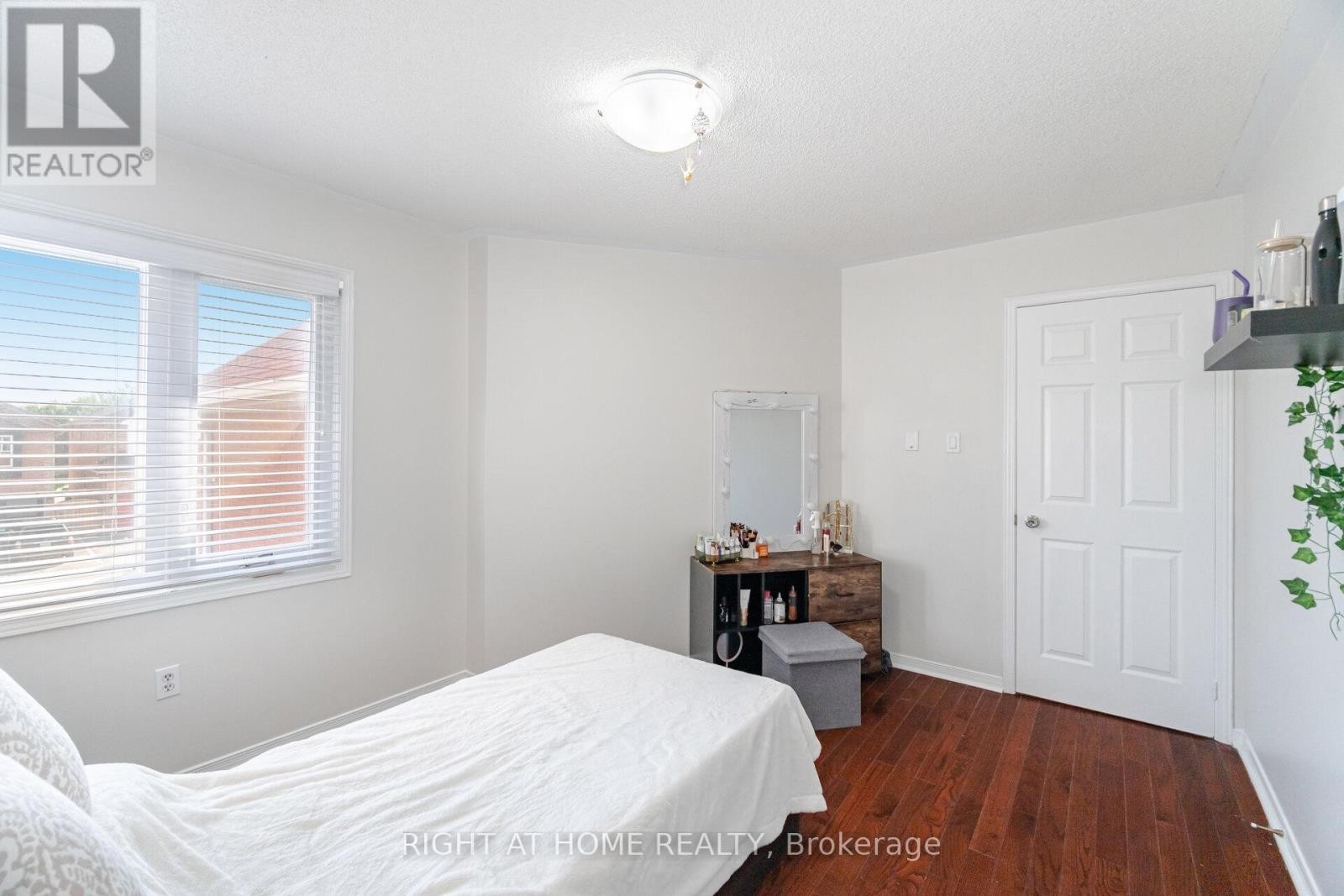 












4793 ROSEBUSH ROAD

,
Mississauga (East Credit),




Ontario
L5M5N2

