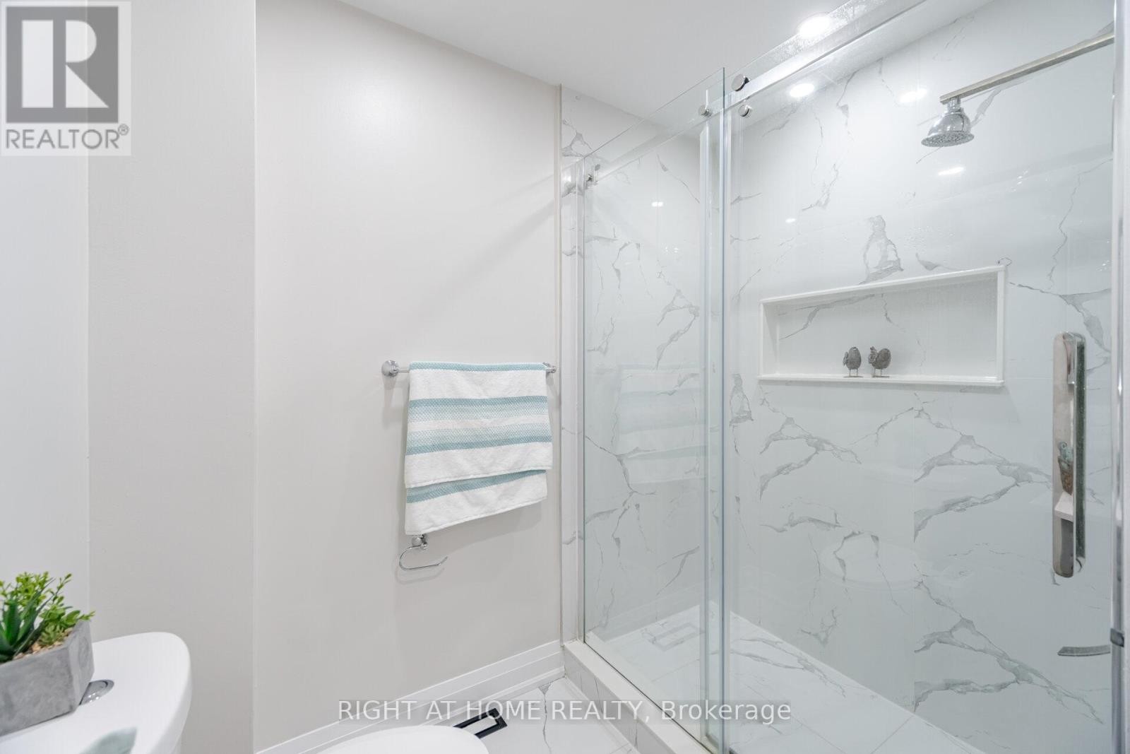












4793 ROSEBUSH ROAD

,
Mississauga (East Credit),




Ontario
L5M5N2

