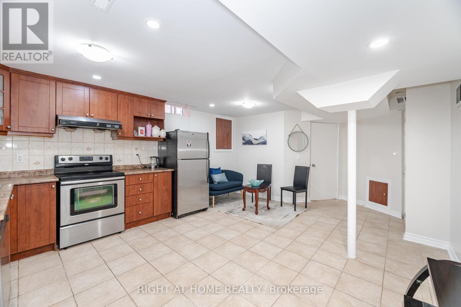 












4793 ROSEBUSH ROAD

,
Mississauga (East Credit),




Ontario
L5M5N2

