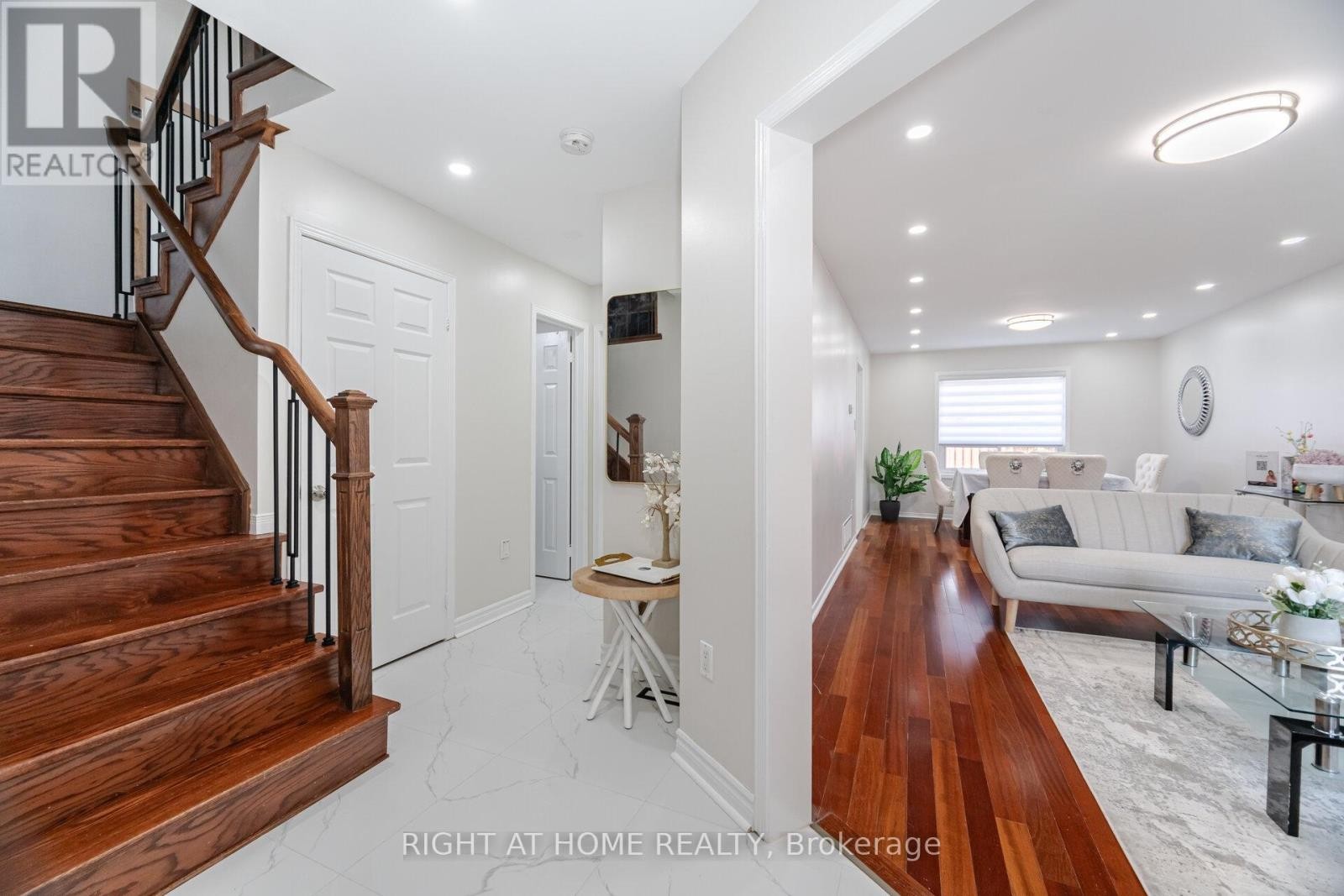 












4793 ROSEBUSH ROAD

,
Mississauga (East Credit),




Ontario
L5M5N2

