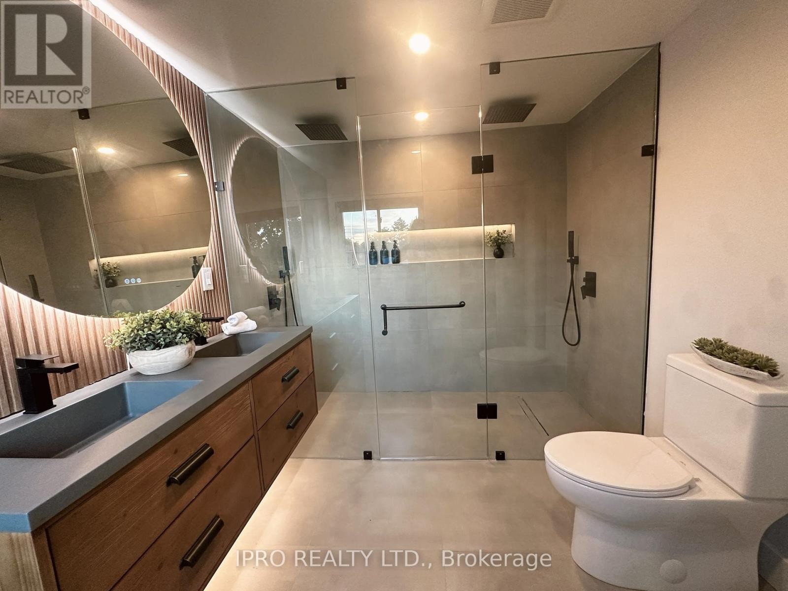 












92 FORSYTHIA ROAD

,
Brampton (Southgate),




Ontario
L6T2G3

