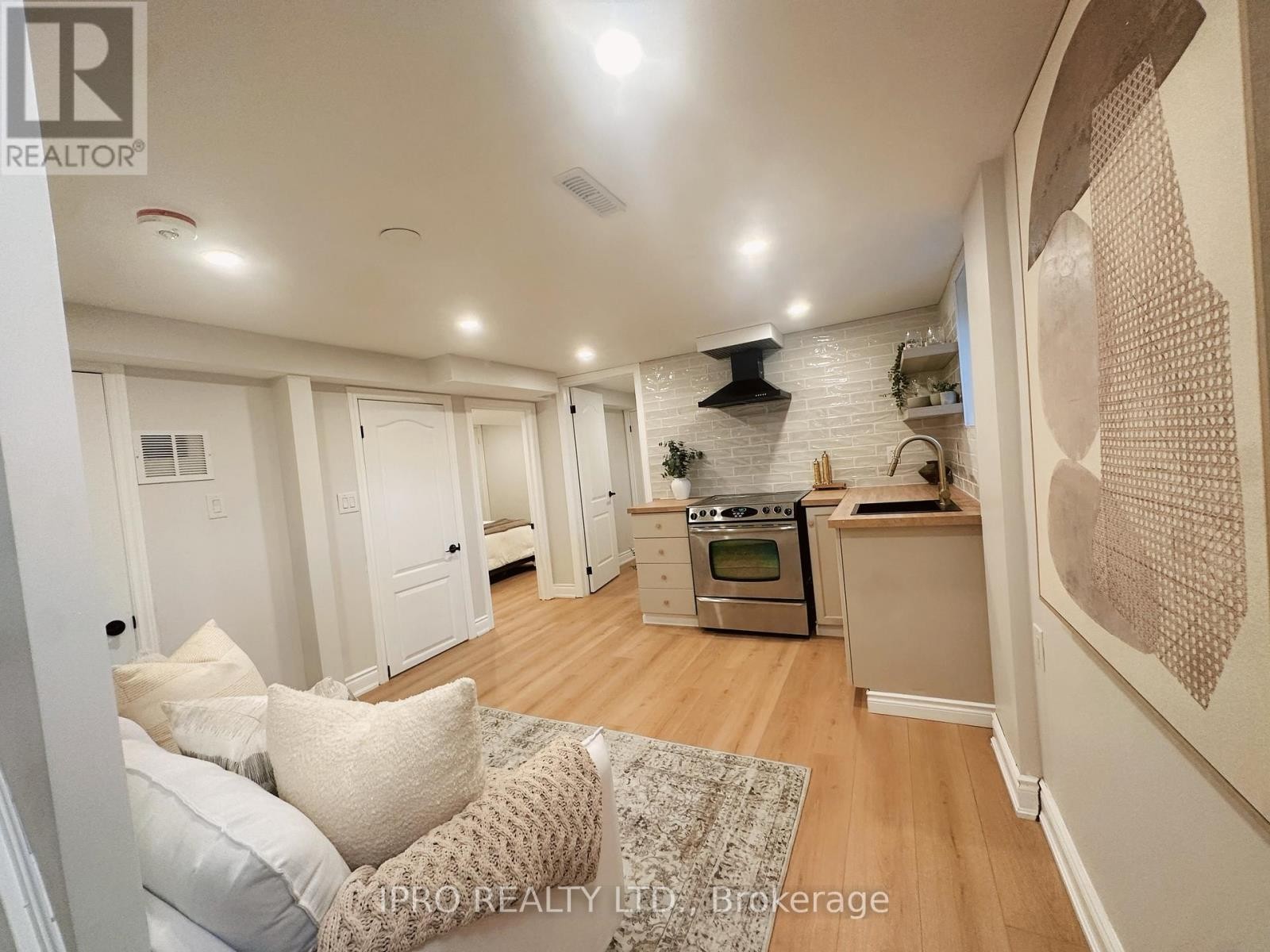 












92 FORSYTHIA ROAD

,
Brampton (Southgate),




Ontario
L6T2G3

