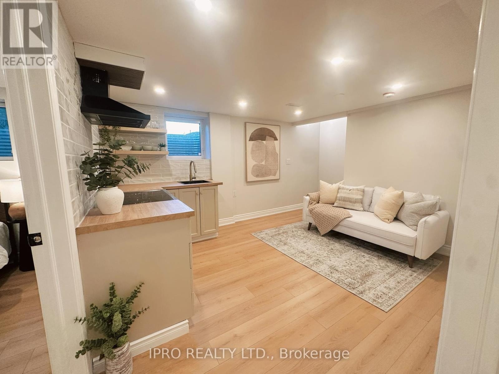 












92 FORSYTHIA ROAD

,
Brampton (Southgate),




Ontario
L6T2G3

