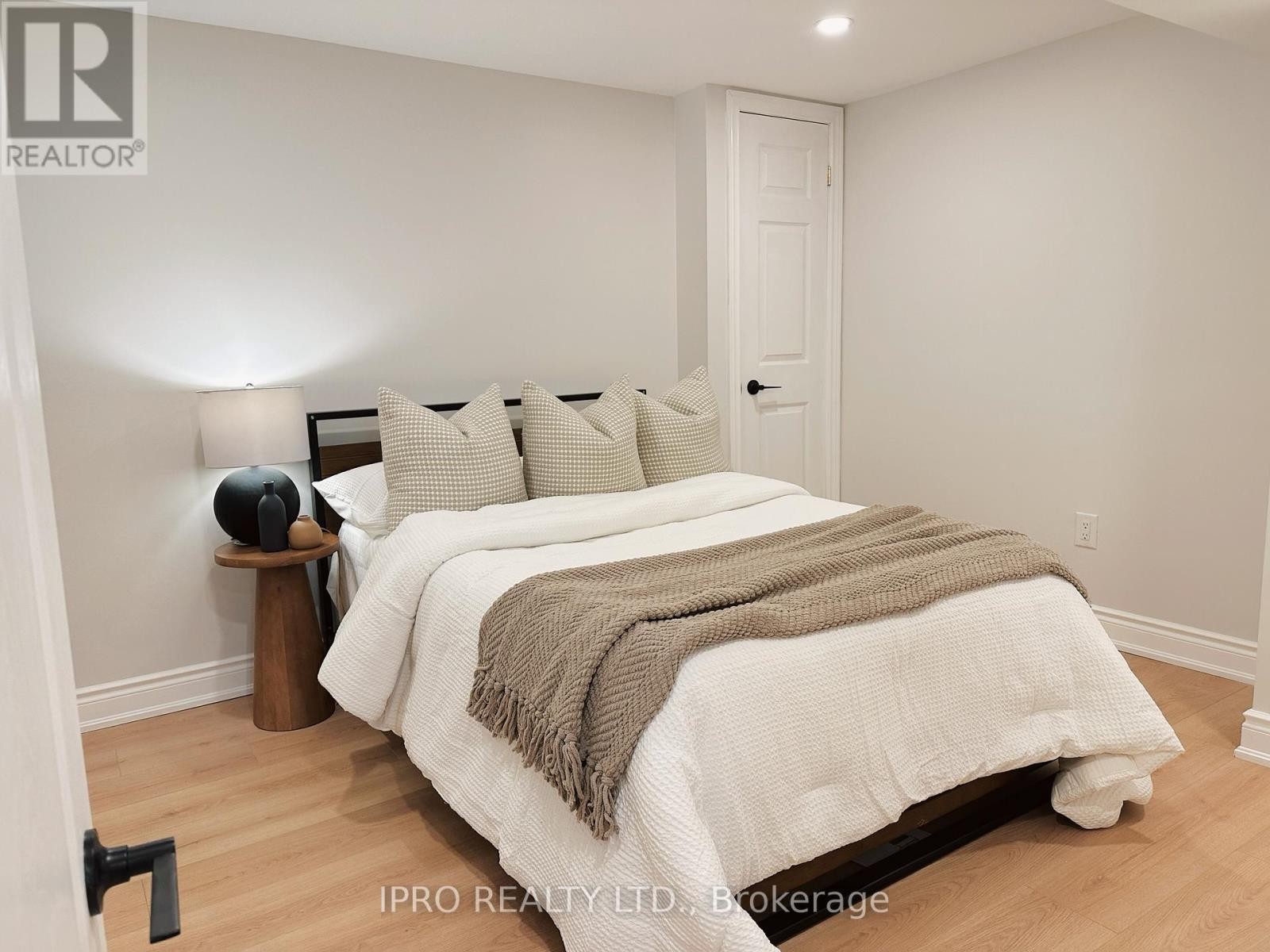 












92 FORSYTHIA ROAD

,
Brampton (Southgate),




Ontario
L6T2G3

