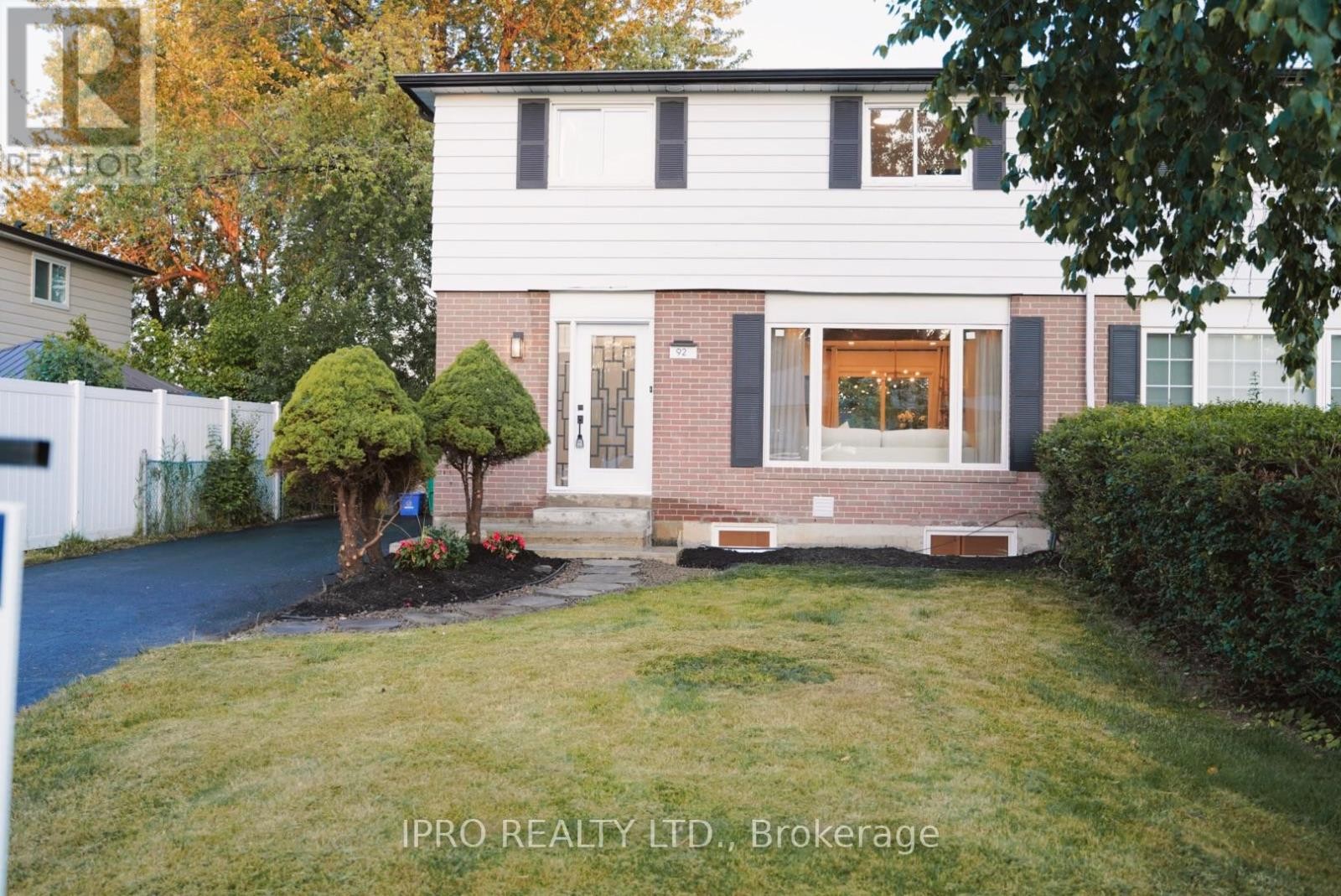 












92 FORSYTHIA ROAD

,
Brampton (Southgate),




Ontario
L6T2G3

