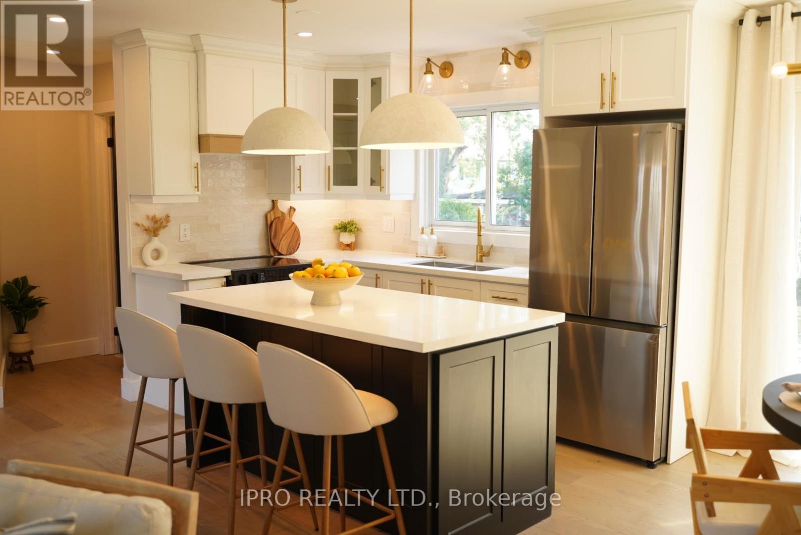 












92 FORSYTHIA ROAD

,
Brampton (Southgate),




Ontario
L6T2G3


