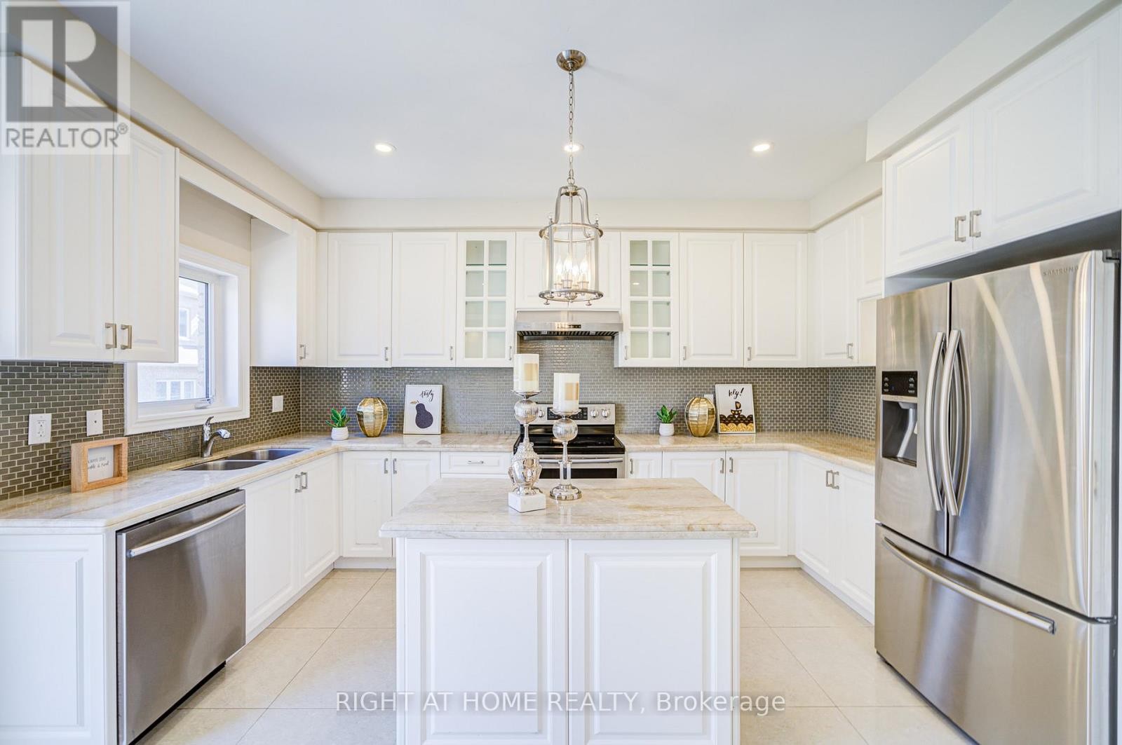 












498 WHEAT BOOM DRIVE

,
Oakville (JM Joshua Meadows),




Ontario
L6H0S7

