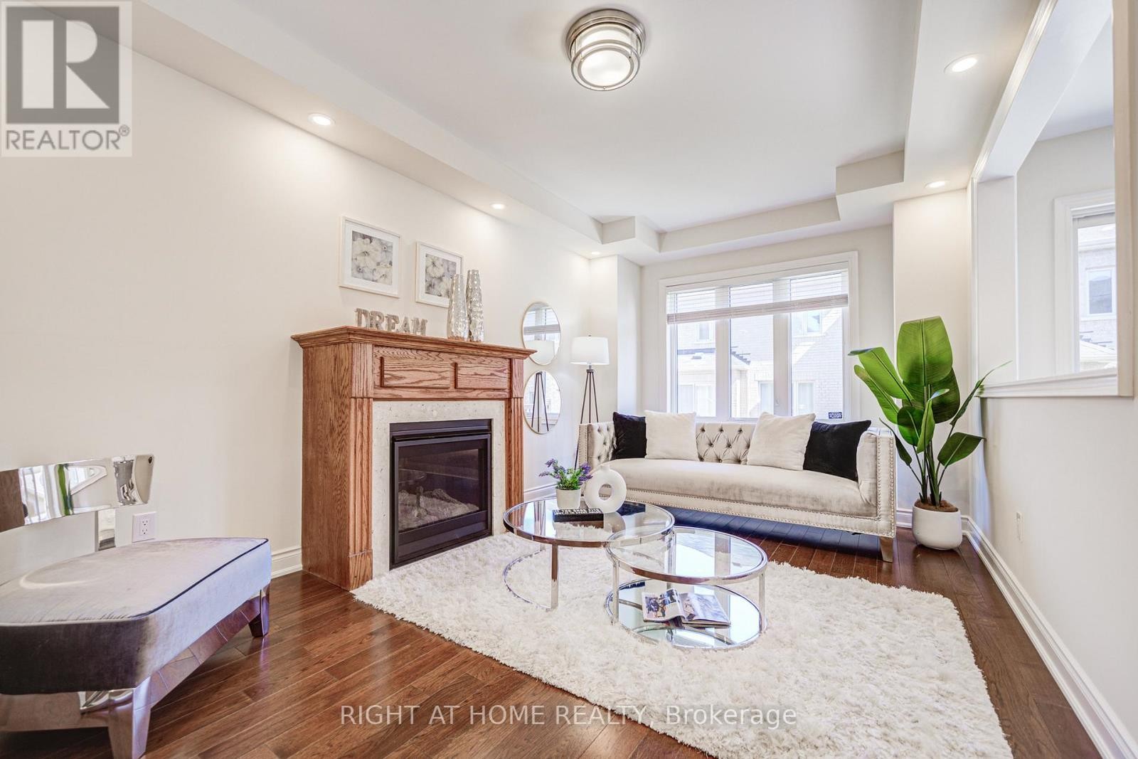 












498 WHEAT BOOM DRIVE

,
Oakville (JM Joshua Meadows),




Ontario
L6H0S7


