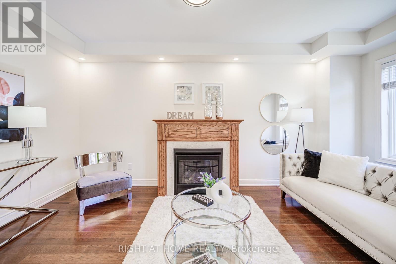 












498 WHEAT BOOM DRIVE

,
Oakville (JM Joshua Meadows),




Ontario
L6H0S7

