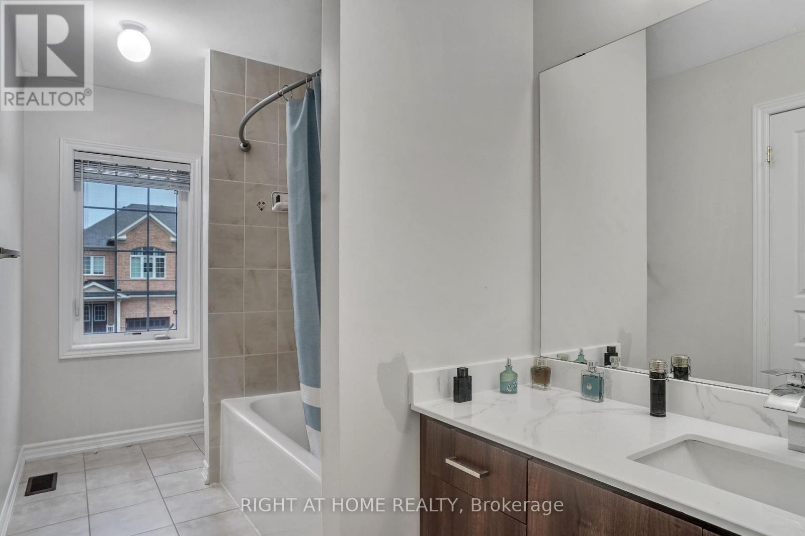 












39 WALBROOK ROAD

,
Brampton (Credit Valley),




Ontario
L6X4N4

