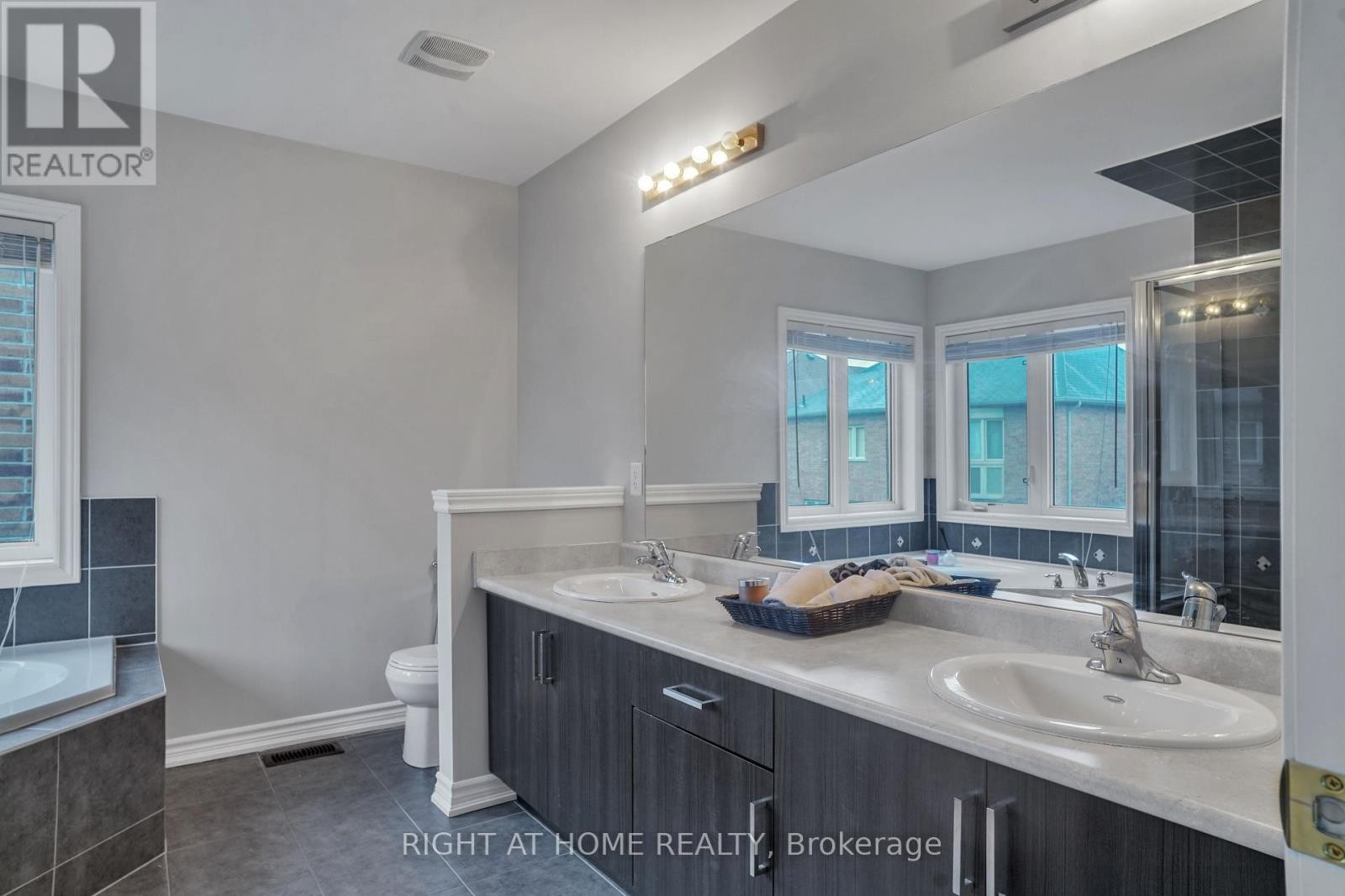 












39 WALBROOK ROAD

,
Brampton (Credit Valley),




Ontario
L6X4N4

