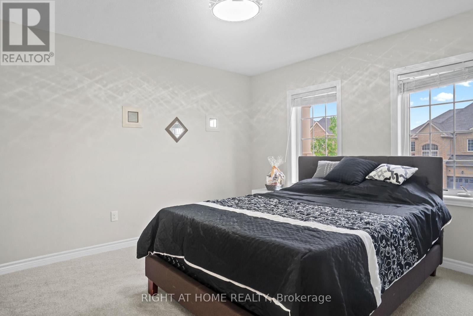 












39 WALBROOK ROAD

,
Brampton (Credit Valley),




Ontario
L6X4N4

