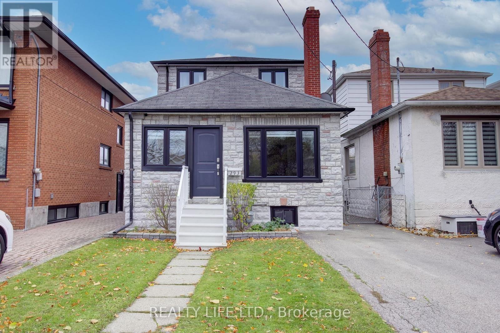 












293 MELROSE STREET

,
Toronto (Mimico),




Ontario
M8Z1G7


