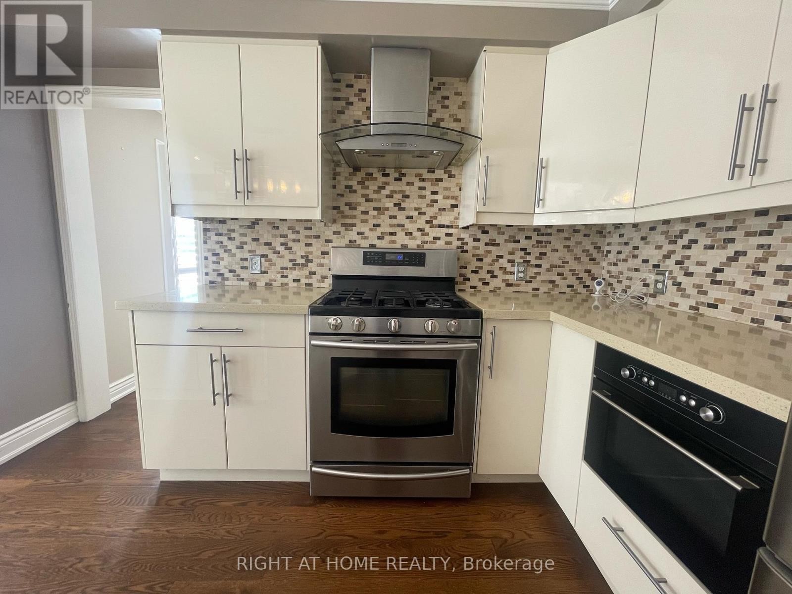 












1299 WINDRUSH DRIVE

,
Oakville (GA Glen Abbey),




Ontario
L6M1W4

