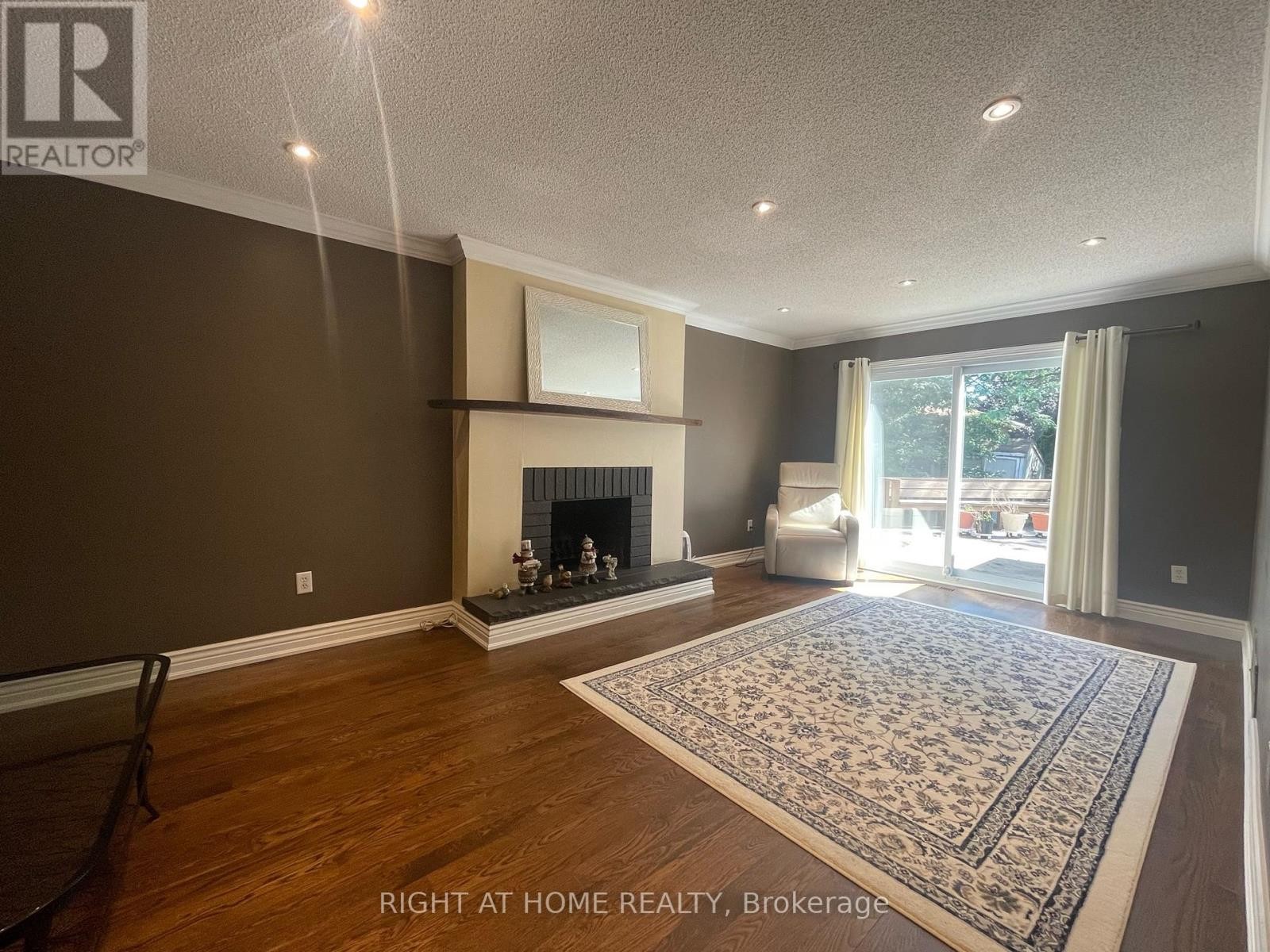 












1299 WINDRUSH DRIVE

,
Oakville (GA Glen Abbey),




Ontario
L6M1W4

