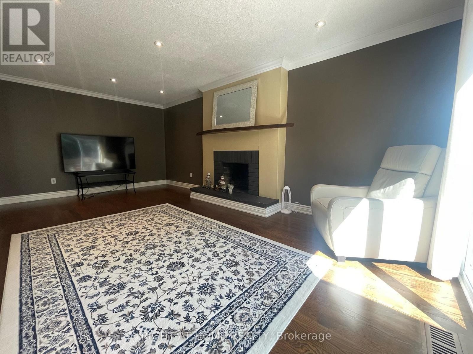 












1299 WINDRUSH DRIVE

,
Oakville (GA Glen Abbey),




Ontario
L6M1W4

