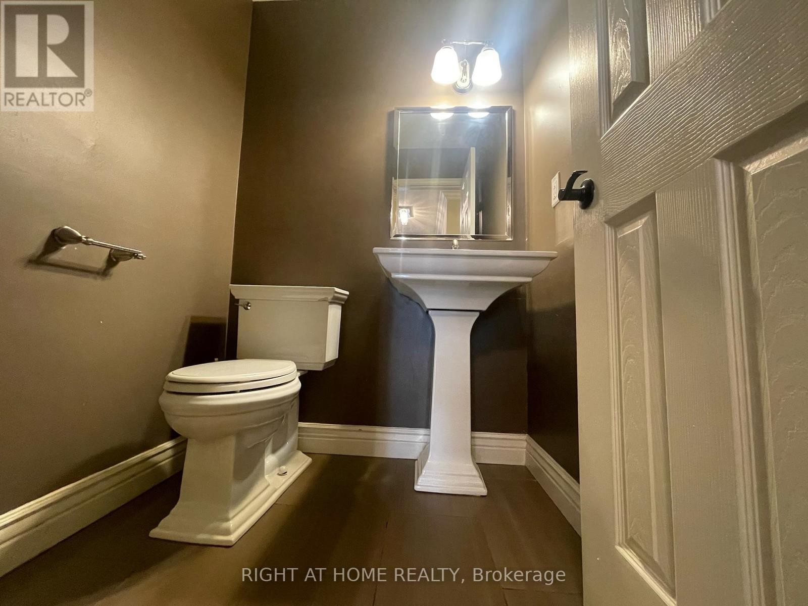 












1299 WINDRUSH DRIVE

,
Oakville (GA Glen Abbey),




Ontario
L6M1W4

