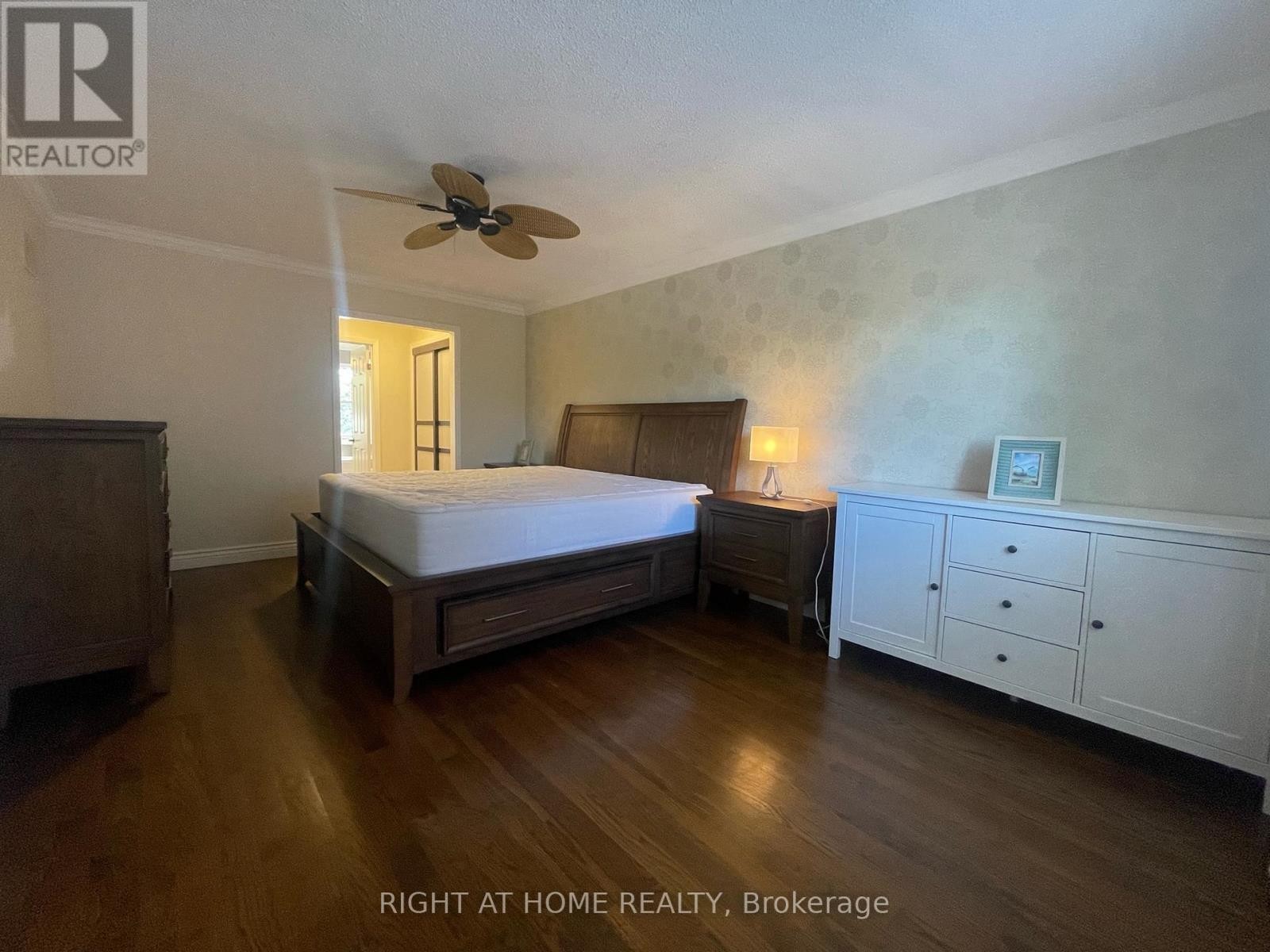 












1299 WINDRUSH DRIVE

,
Oakville (GA Glen Abbey),




Ontario
L6M1W4

