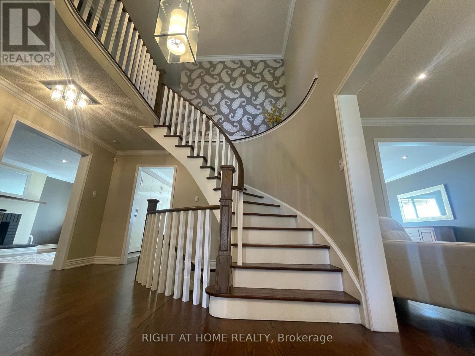 












1299 WINDRUSH DRIVE

,
Oakville (GA Glen Abbey),




Ontario
L6M1W4

