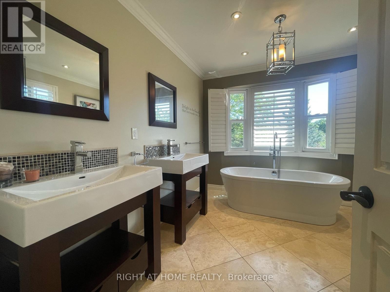 












1299 WINDRUSH DRIVE

,
Oakville (GA Glen Abbey),




Ontario
L6M1W4

