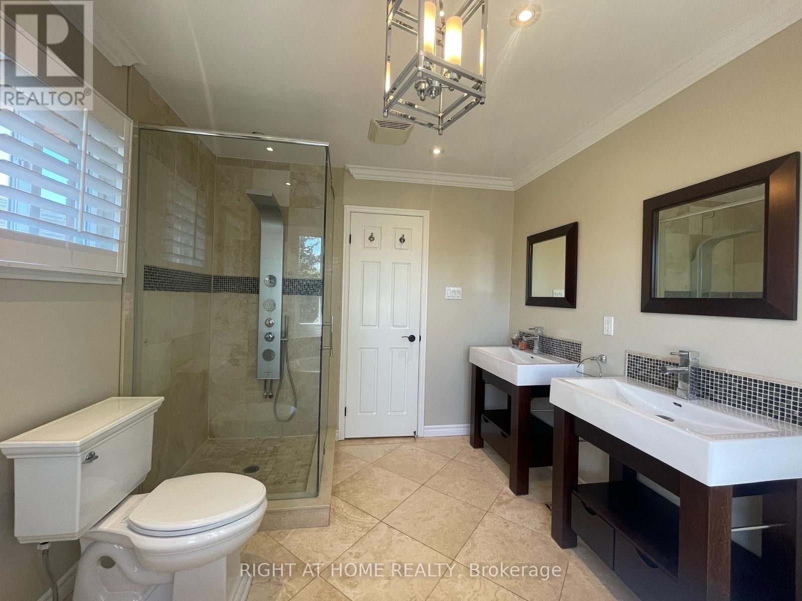 












1299 WINDRUSH DRIVE

,
Oakville (GA Glen Abbey),




Ontario
L6M1W4

