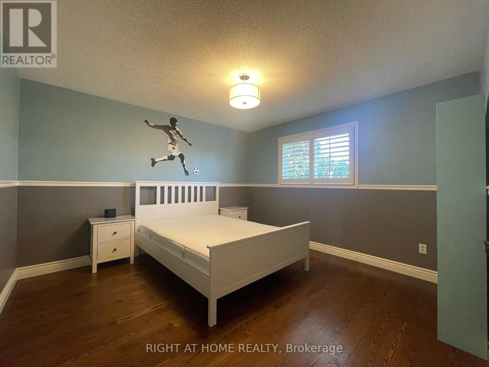 












1299 WINDRUSH DRIVE

,
Oakville (GA Glen Abbey),




Ontario
L6M1W4

