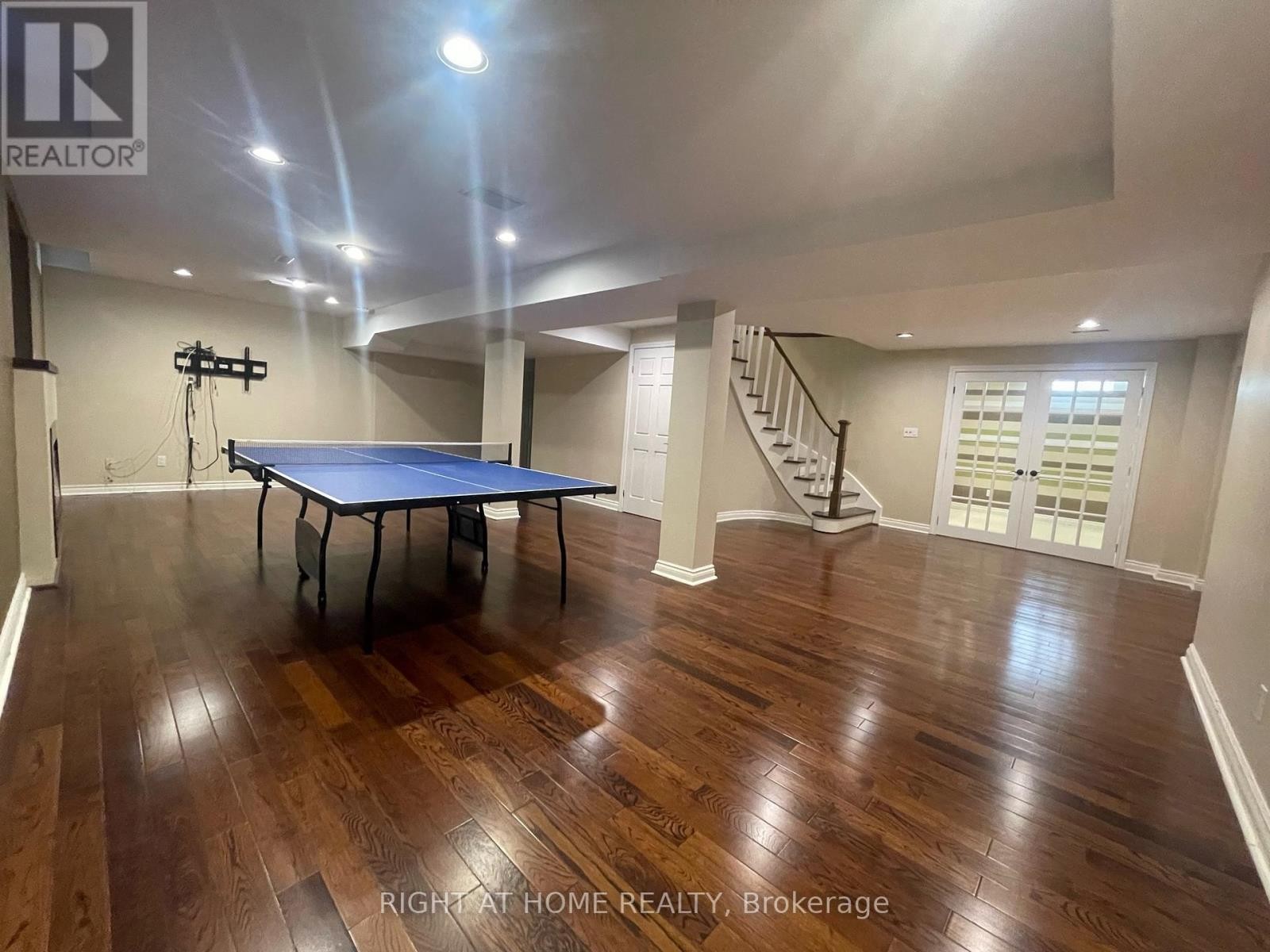












1299 WINDRUSH DRIVE

,
Oakville (GA Glen Abbey),




Ontario
L6M1W4

