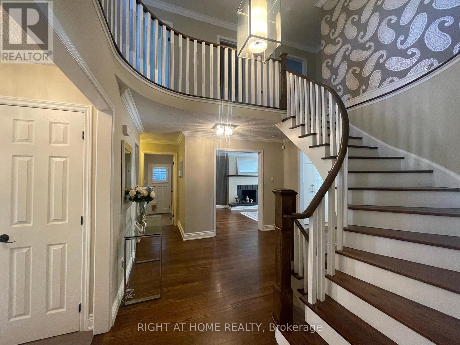 












1299 WINDRUSH DRIVE

,
Oakville (GA Glen Abbey),




Ontario
L6M1W4

