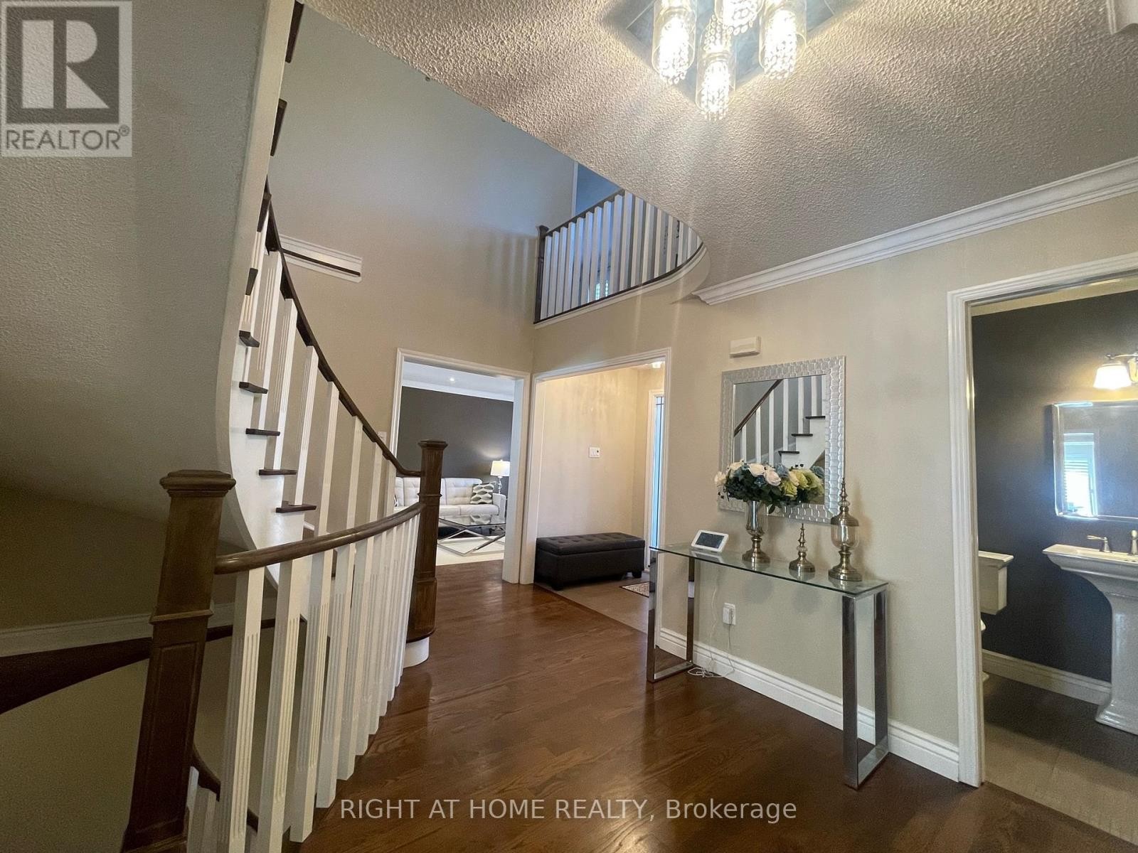 












1299 WINDRUSH DRIVE

,
Oakville (GA Glen Abbey),




Ontario
L6M1W4


