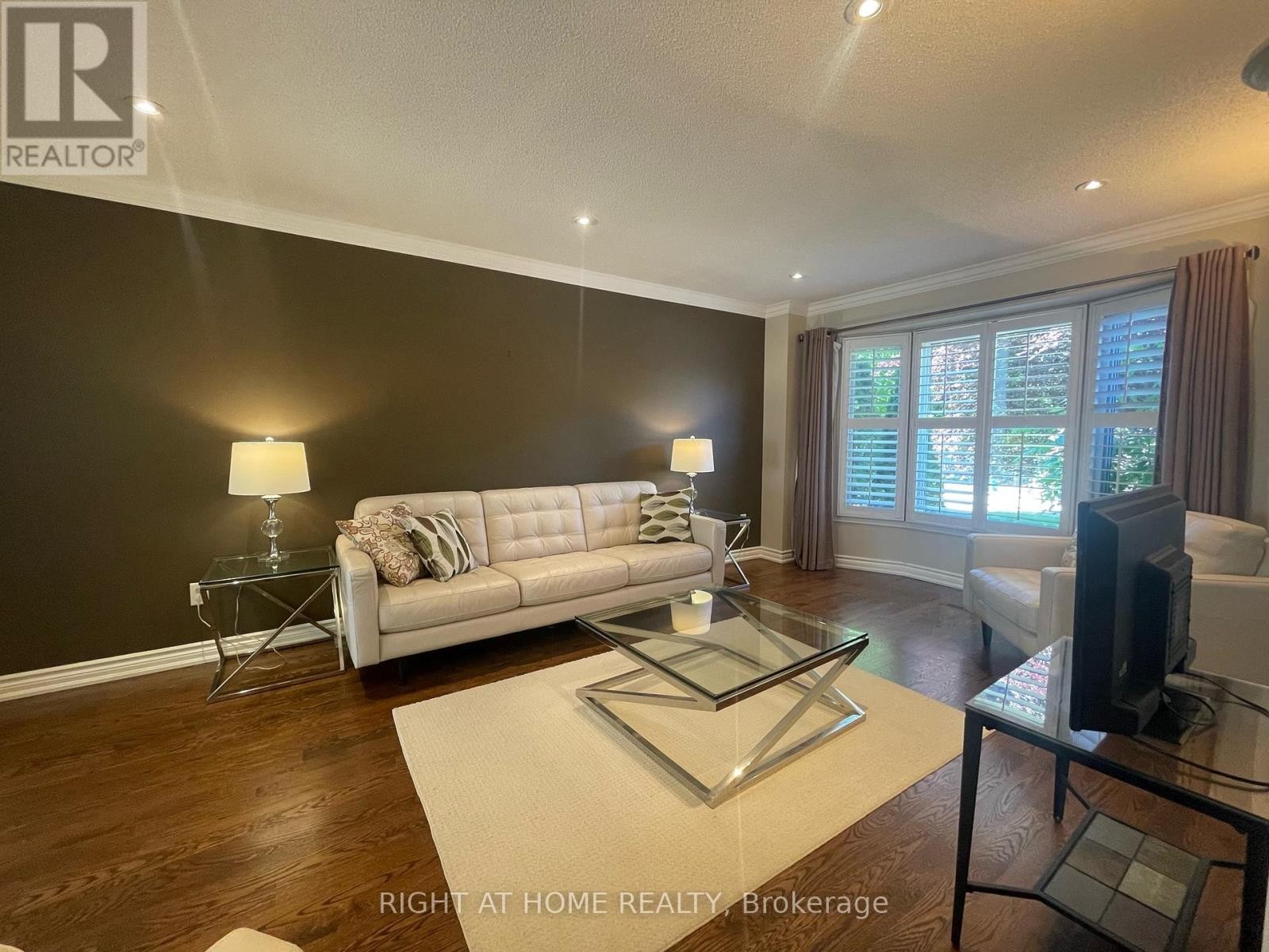 












1299 WINDRUSH DRIVE

,
Oakville (GA Glen Abbey),




Ontario
L6M1W4

