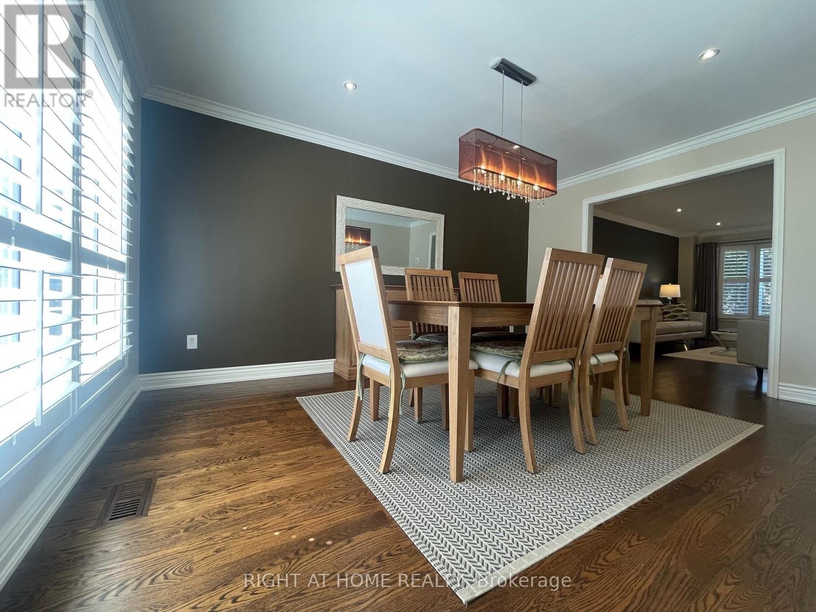 












1299 WINDRUSH DRIVE

,
Oakville (GA Glen Abbey),




Ontario
L6M1W4

