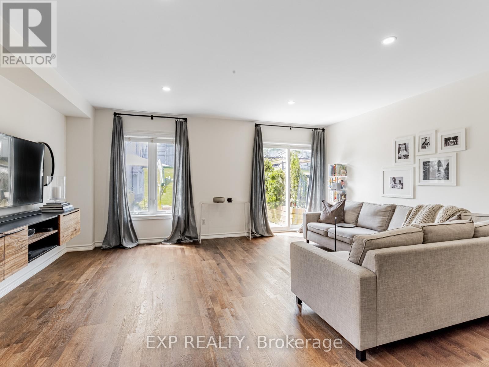 












72 GRAPEVINE ROAD

,
Caledon (Bolton West),




Ontario
L7E2R3

