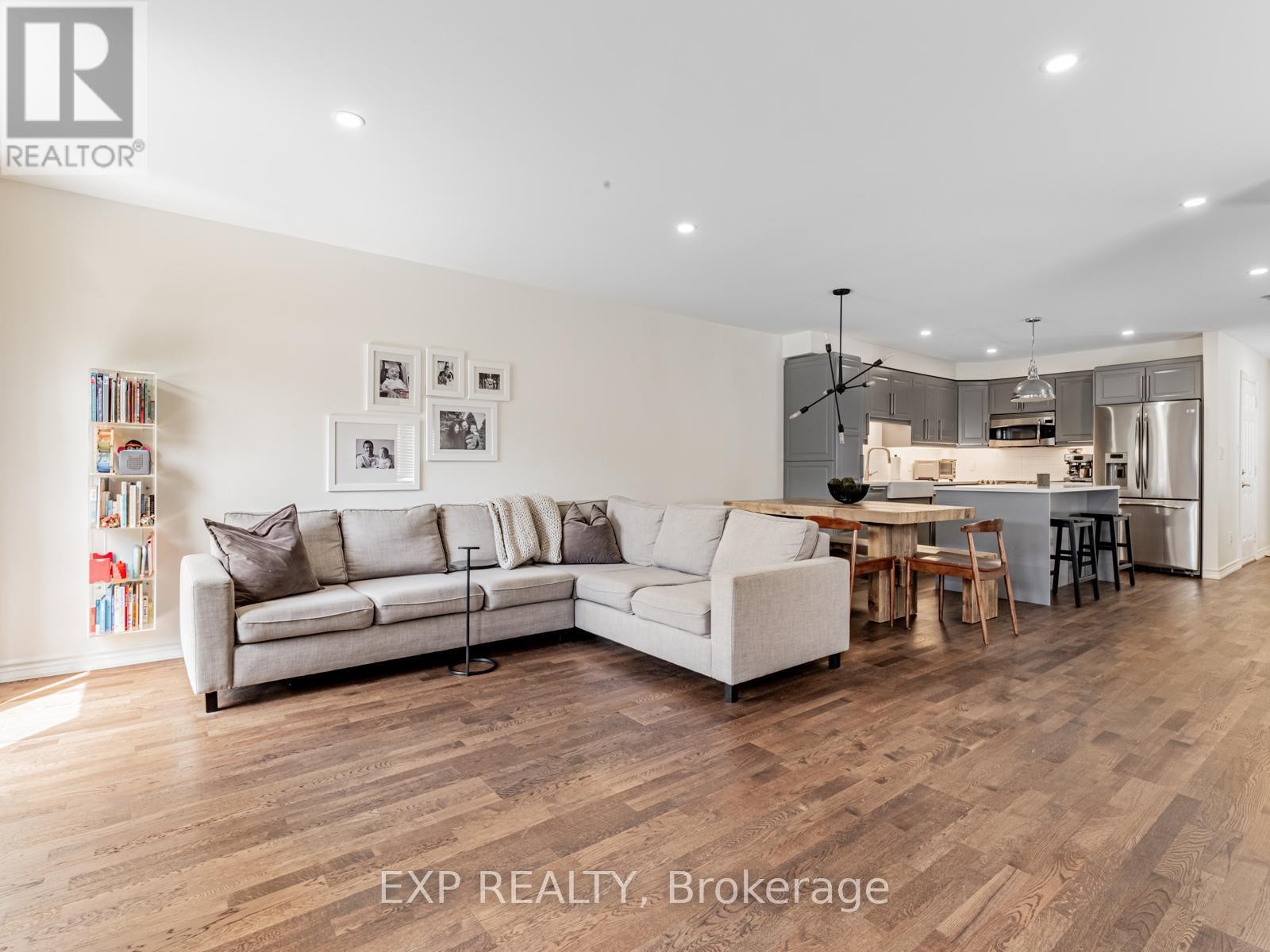 












72 GRAPEVINE ROAD

,
Caledon (Bolton West),




Ontario
L7E2R3


