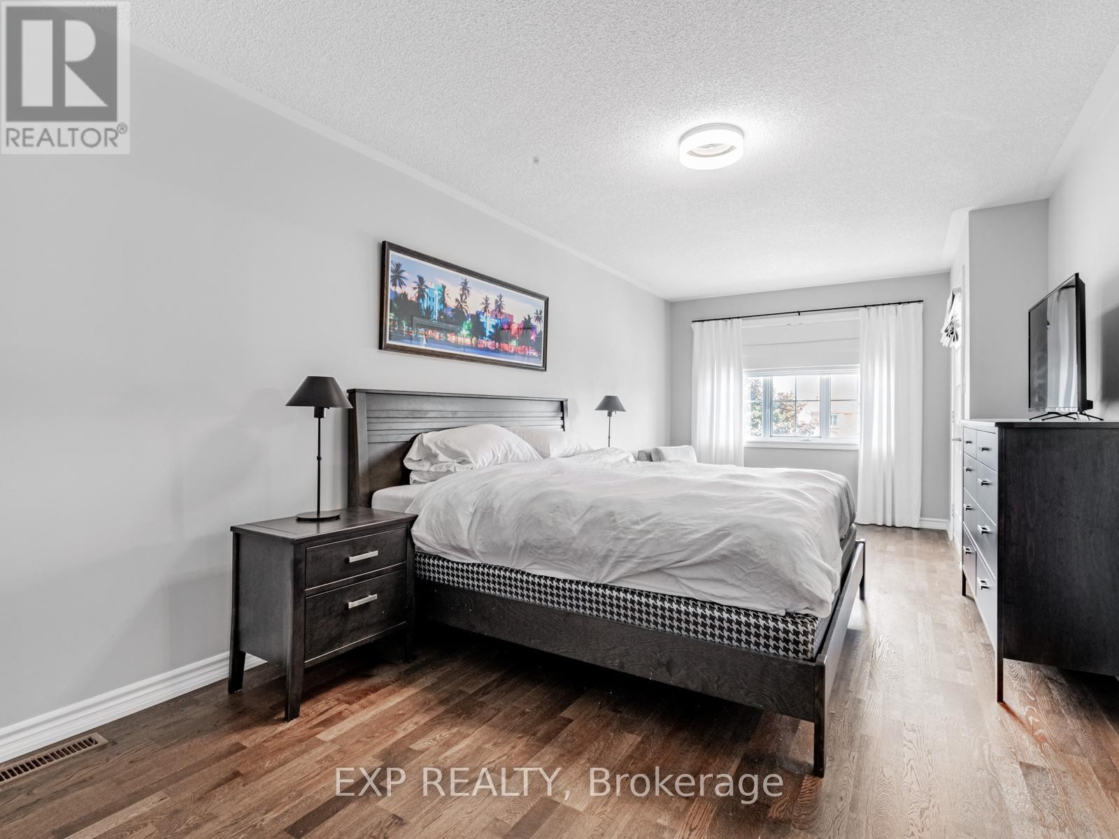 












72 GRAPEVINE ROAD

,
Caledon (Bolton West),




Ontario
L7E2R3

