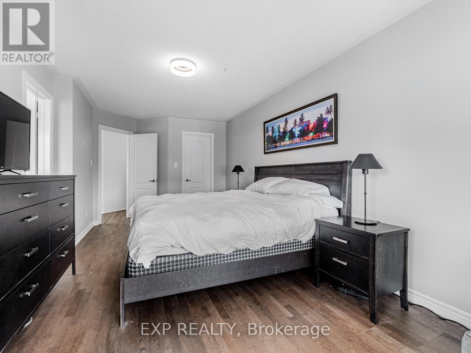 












72 GRAPEVINE ROAD

,
Caledon (Bolton West),




Ontario
L7E2R3

