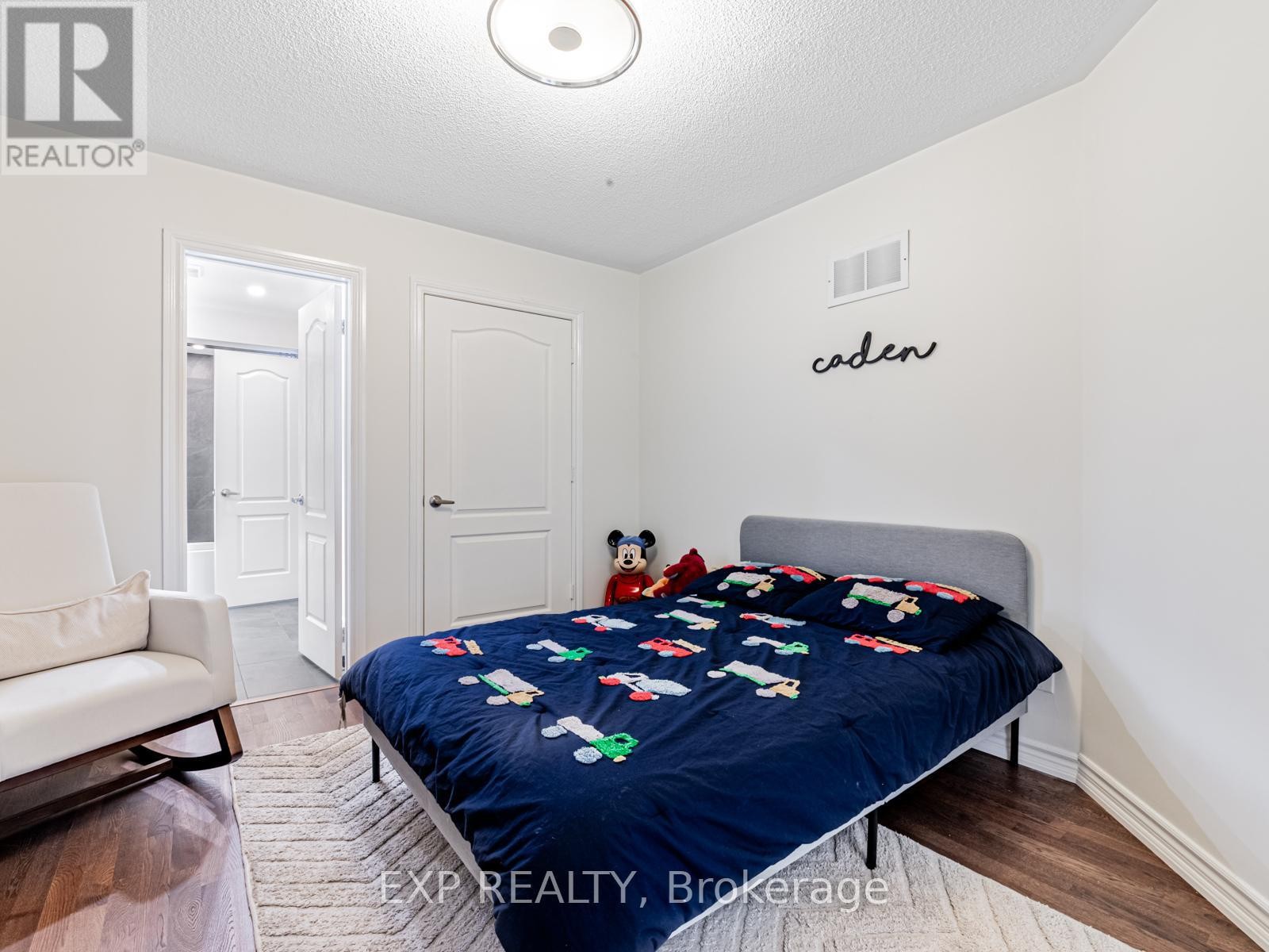 












72 GRAPEVINE ROAD

,
Caledon (Bolton West),




Ontario
L7E2R3

