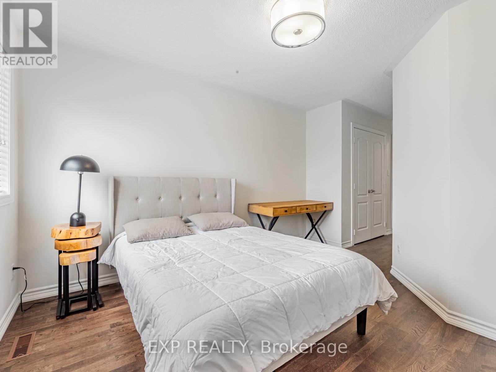 












72 GRAPEVINE ROAD

,
Caledon (Bolton West),




Ontario
L7E2R3

