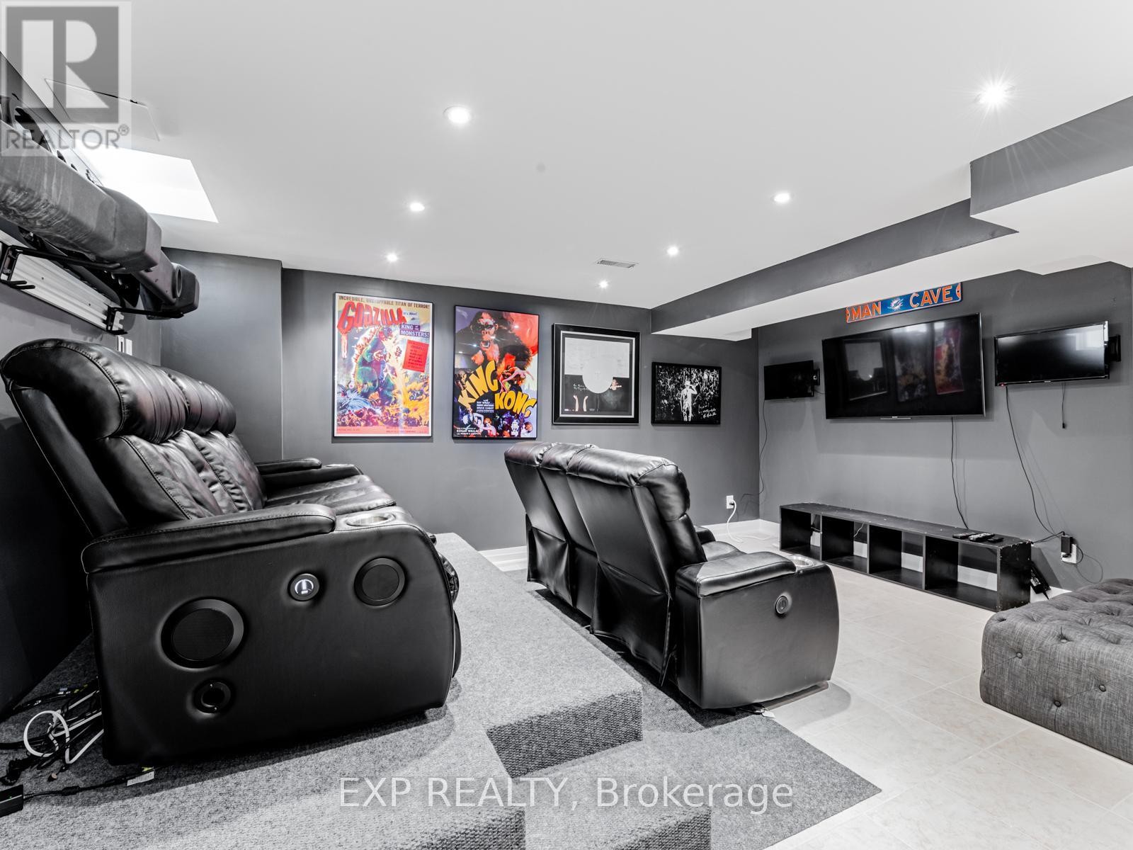 












72 GRAPEVINE ROAD

,
Caledon (Bolton West),




Ontario
L7E2R3

