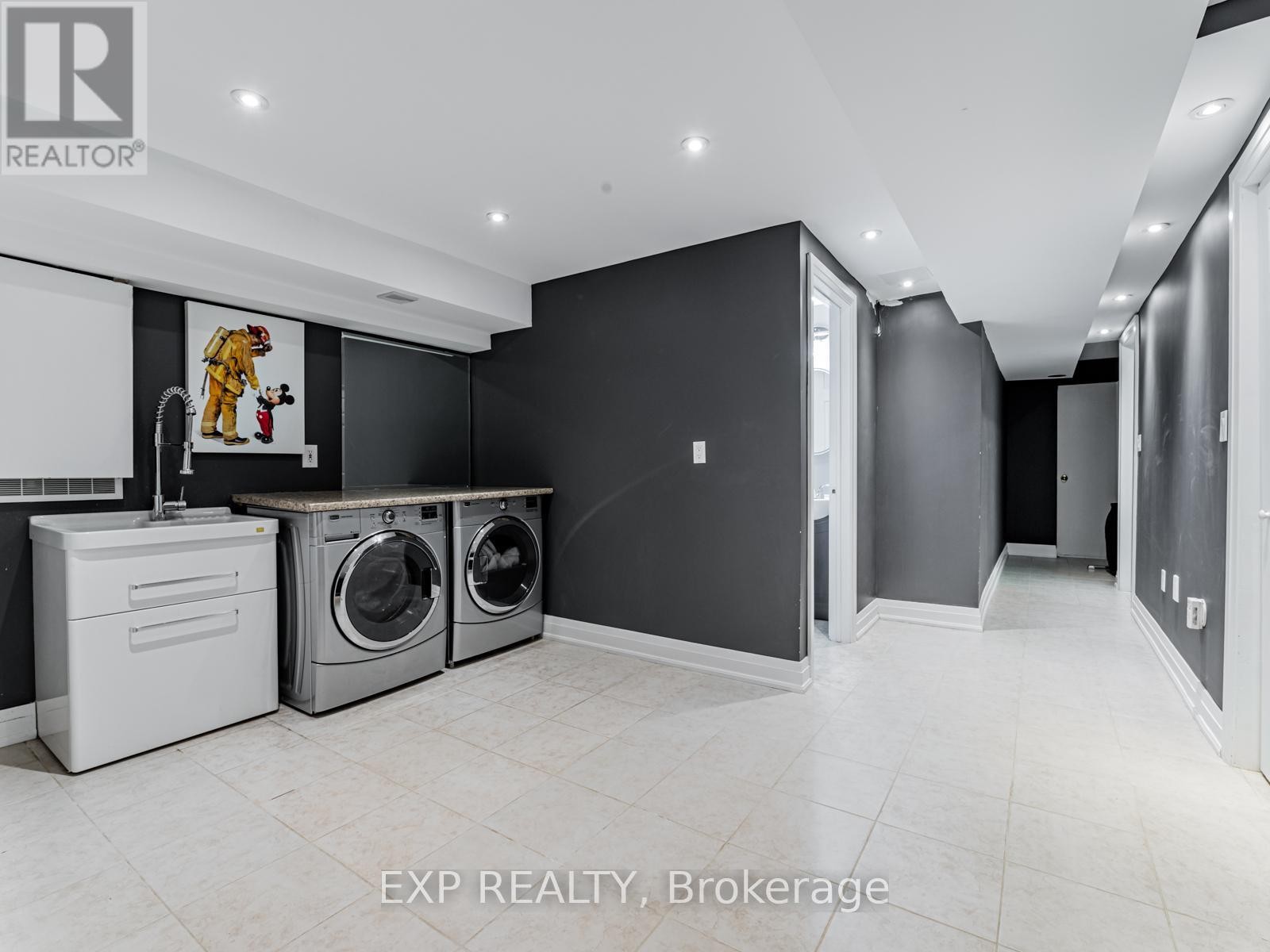 












72 GRAPEVINE ROAD

,
Caledon (Bolton West),




Ontario
L7E2R3

