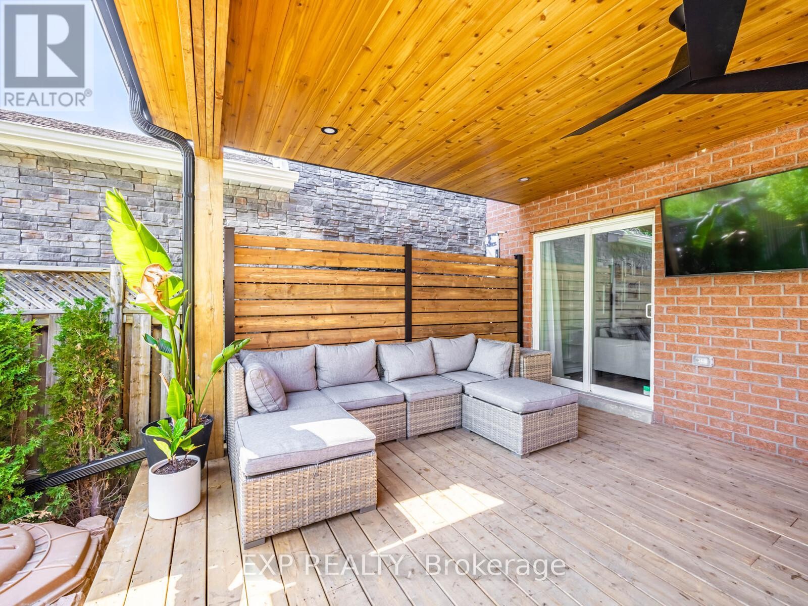 












72 GRAPEVINE ROAD

,
Caledon (Bolton West),




Ontario
L7E2R3

