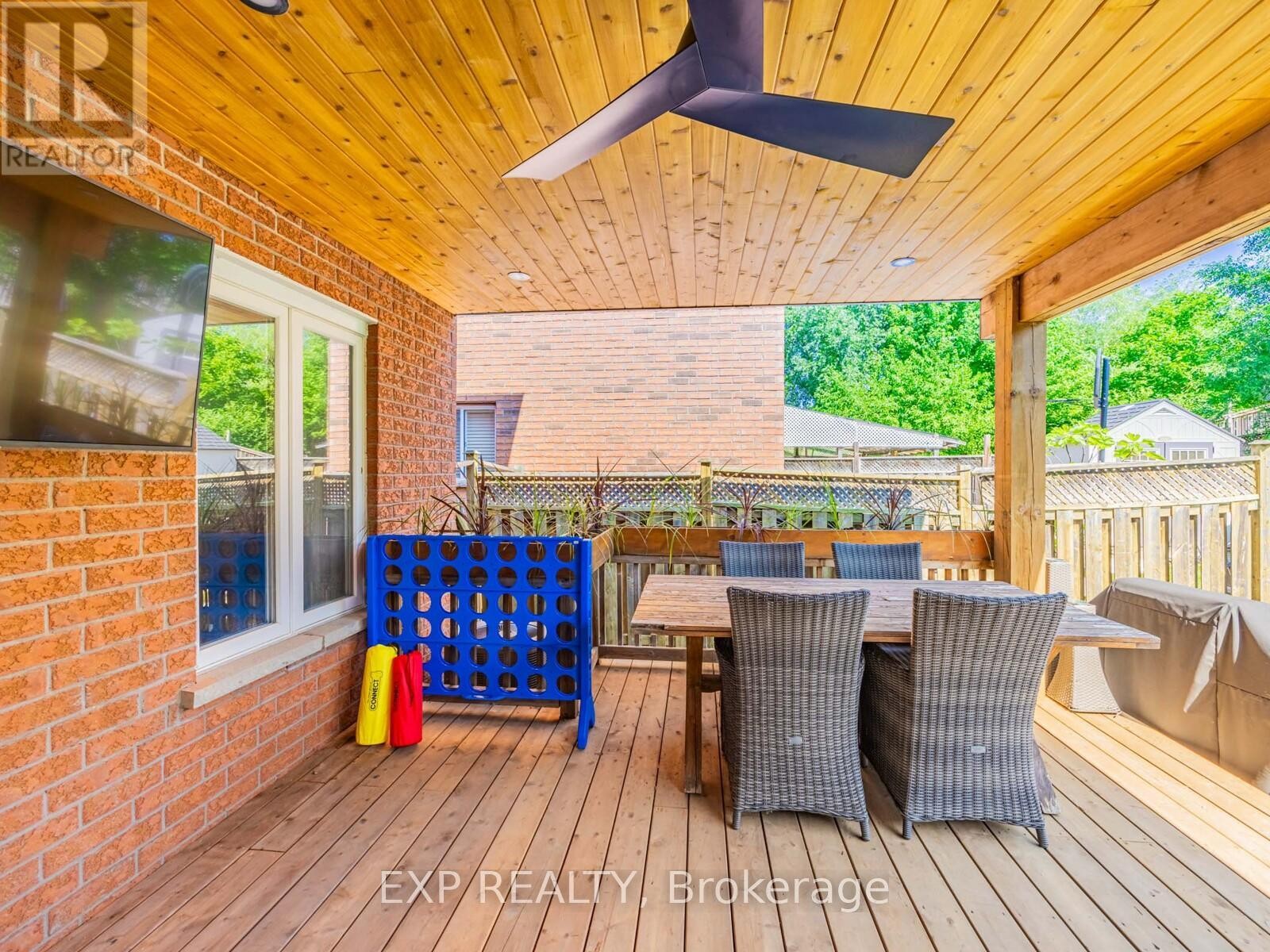 












72 GRAPEVINE ROAD

,
Caledon (Bolton West),




Ontario
L7E2R3

