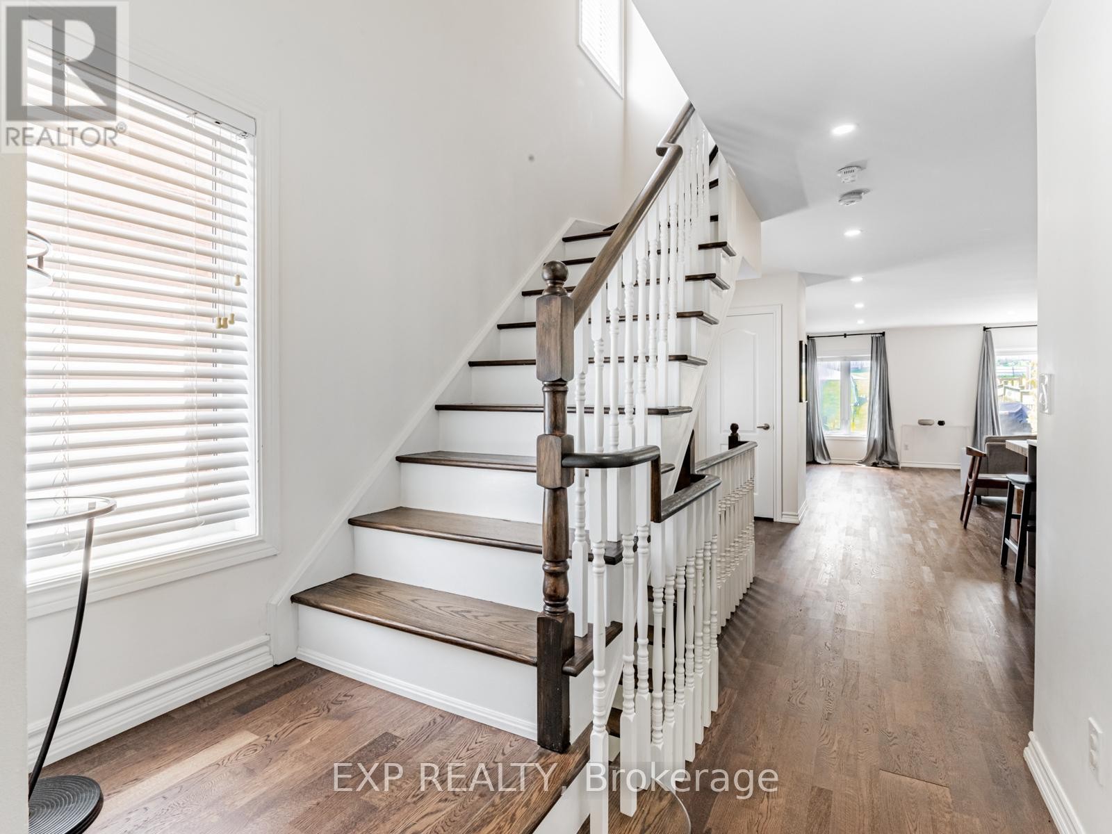 












72 GRAPEVINE ROAD

,
Caledon (Bolton West),




Ontario
L7E2R3

