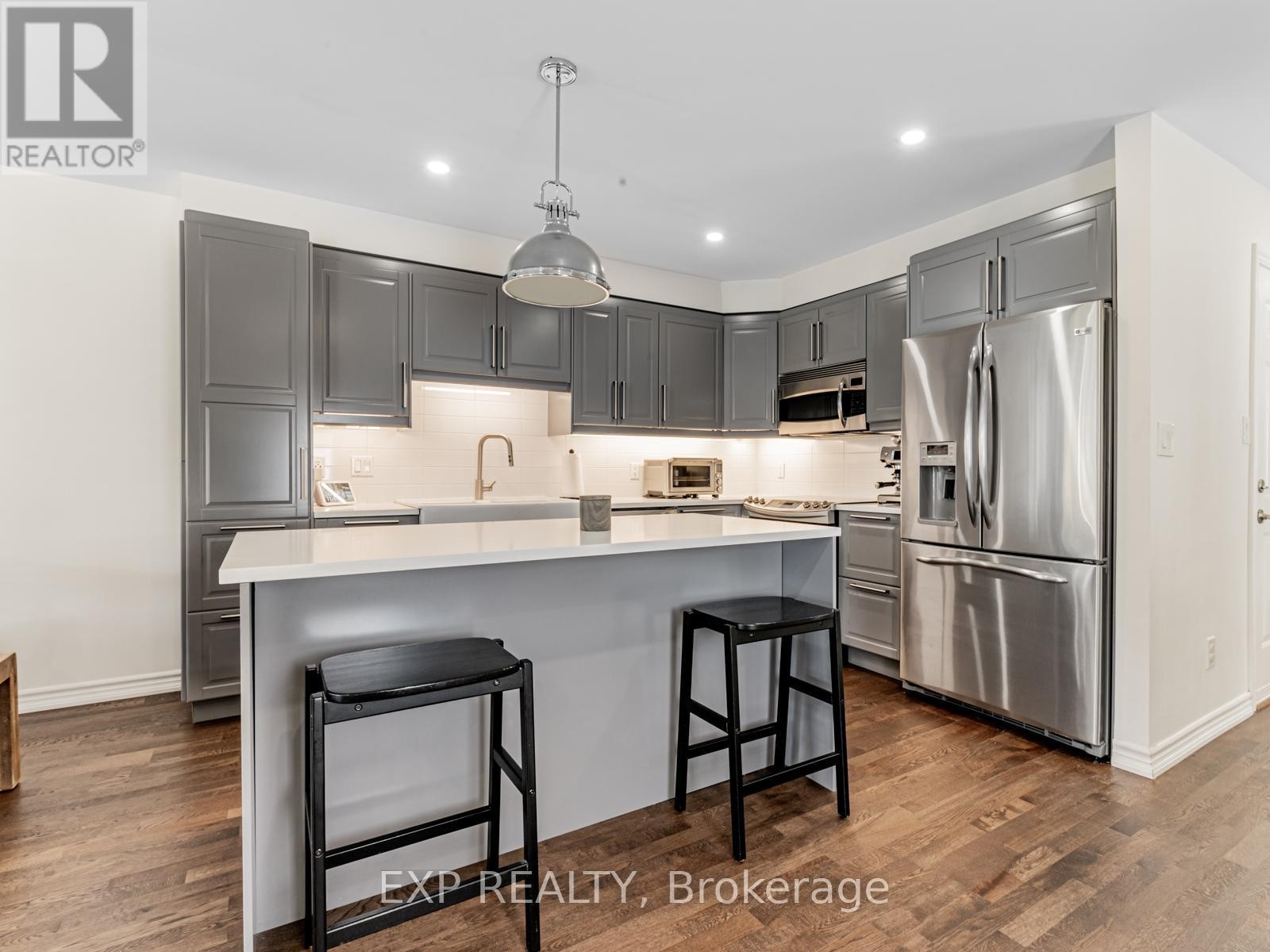 












72 GRAPEVINE ROAD

,
Caledon (Bolton West),




Ontario
L7E2R3

