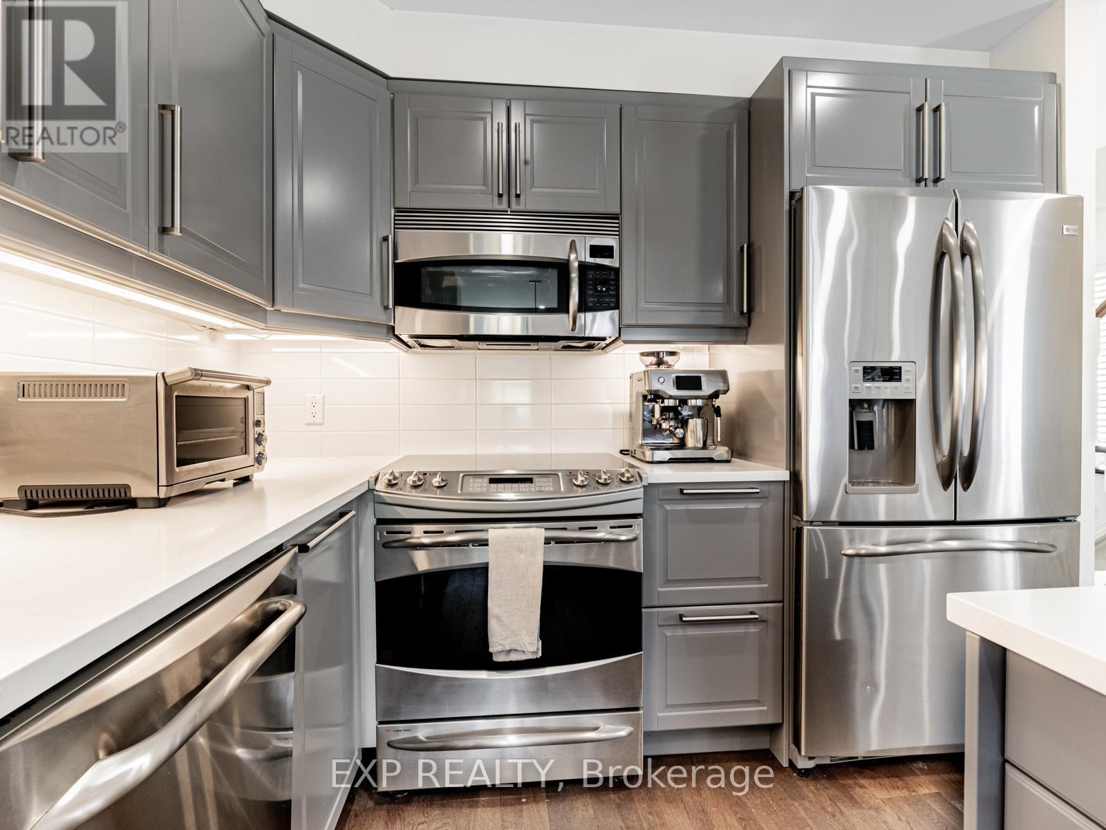 












72 GRAPEVINE ROAD

,
Caledon (Bolton West),




Ontario
L7E2R3

