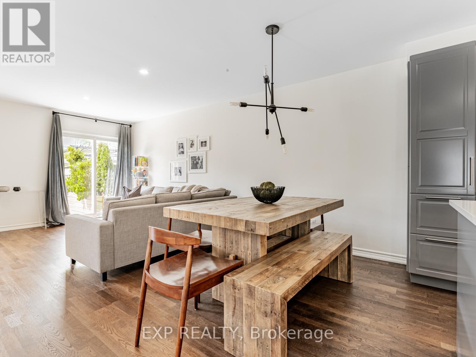 












72 GRAPEVINE ROAD

,
Caledon (Bolton West),




Ontario
L7E2R3

