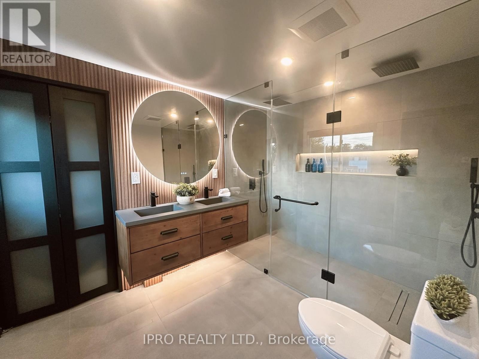 












92 FORSYTHIA ROAD

,
Brampton (Southgate),




Ontario
L6T2G3

