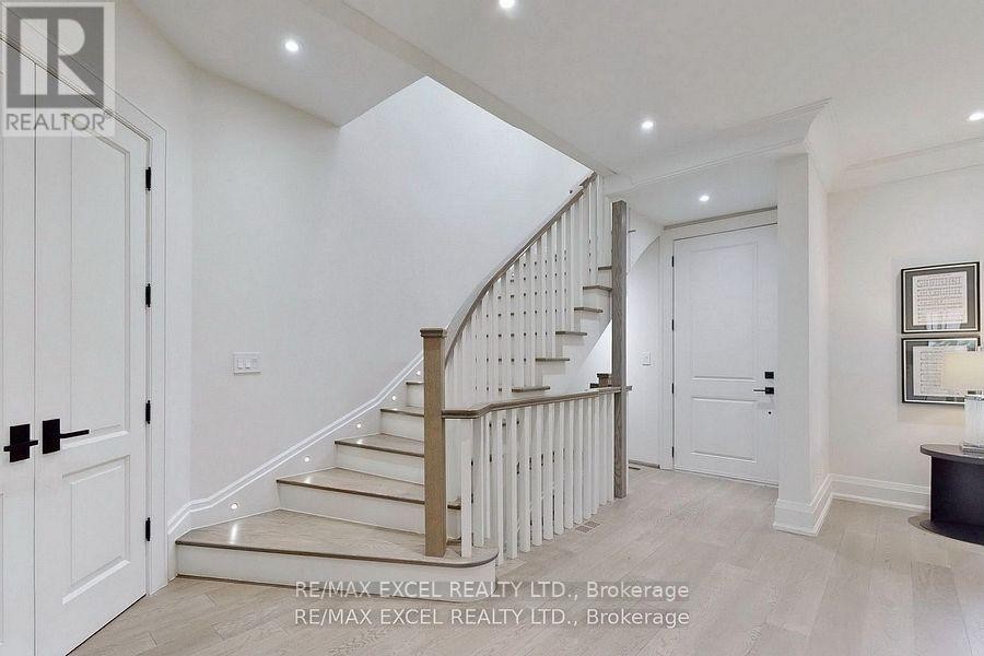 












430 REYNOLDS STREET

,
Oakville (OO Old Oakville),




Ontario
L6J3M4

