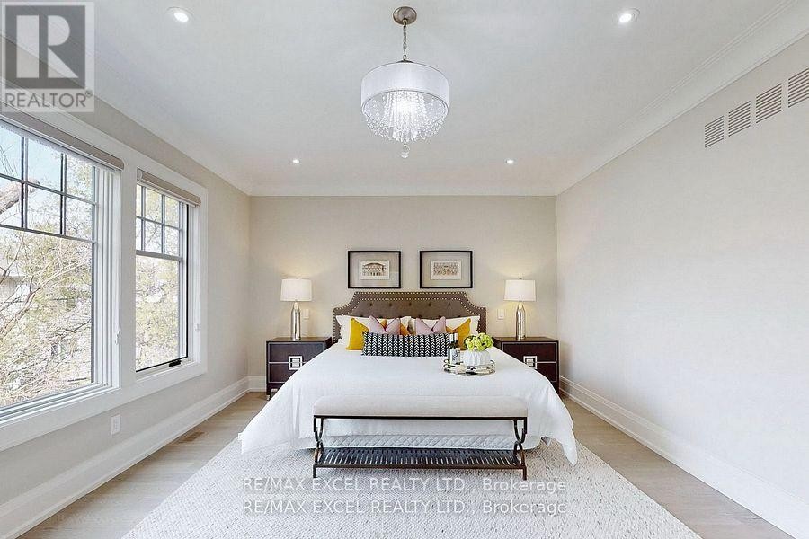 












430 REYNOLDS STREET

,
Oakville (OO Old Oakville),




Ontario
L6J3M4

