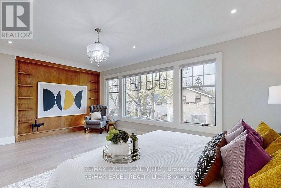 












430 REYNOLDS STREET

,
Oakville (OO Old Oakville),




Ontario
L6J3M4

