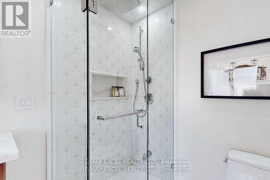 












430 REYNOLDS STREET

,
Oakville (OO Old Oakville),




Ontario
L6J3M4


